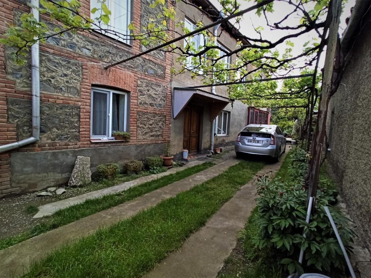 Guesthouse Lilia &Wine Celler Telavi Eksteriør billede